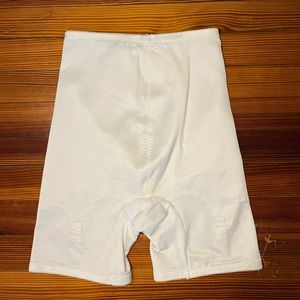 Vintage shape wear garter shorts